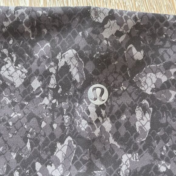 lululemon Wunder Train High-Rise Shorts 8" Lunar Rock Camo Sz2 - Picture 3 of 10